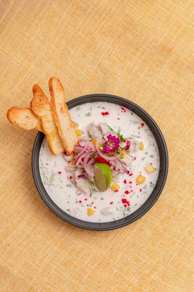 Ceviche con crujiente de pan